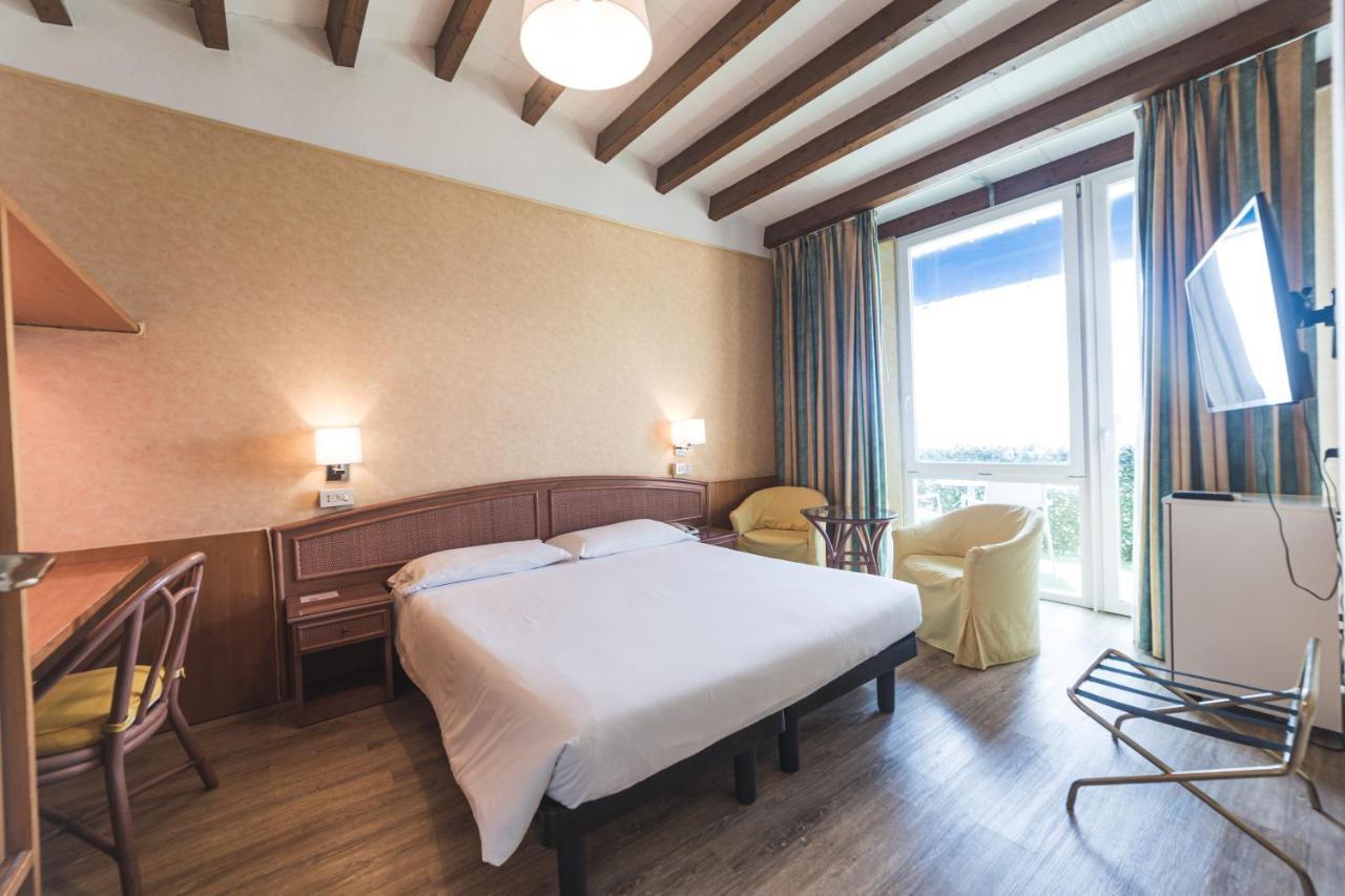 Hotel Santa Maria Chiavari Luaran gambar