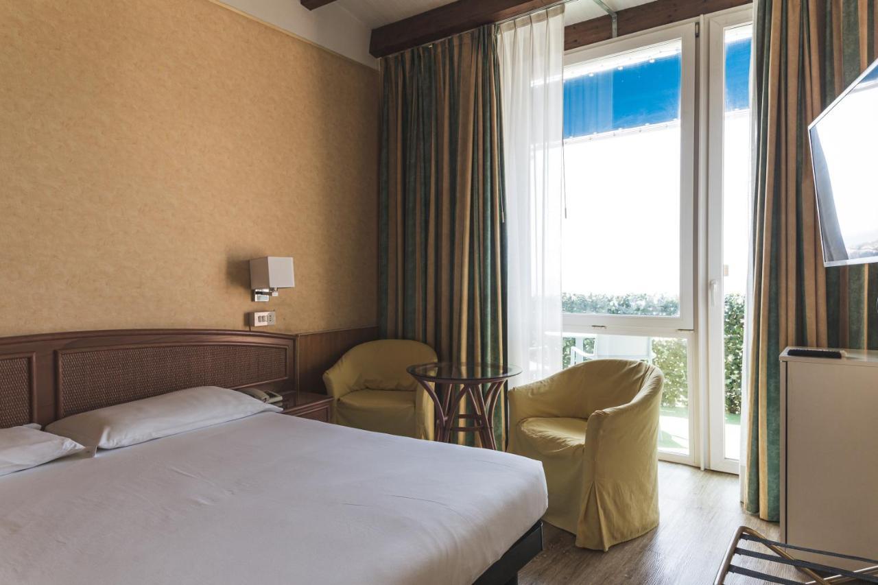 Hotel Santa Maria Chiavari Luaran gambar