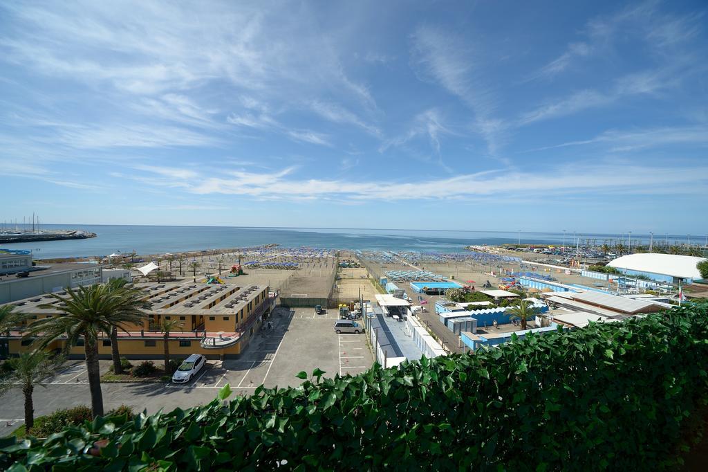 Hotel Santa Maria Chiavari Luaran gambar